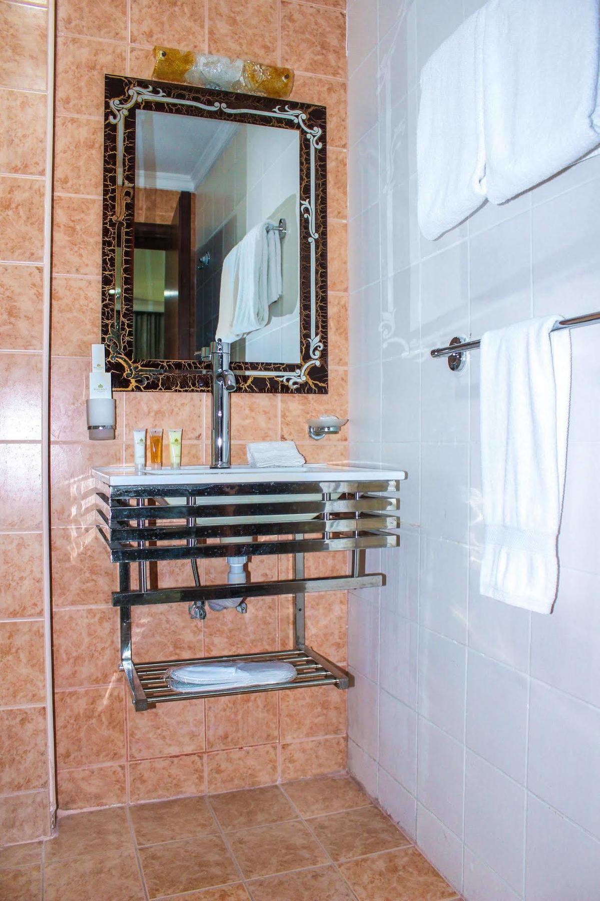 Bravo Royal Hotel Suites Kuwait City Bagian luar foto
