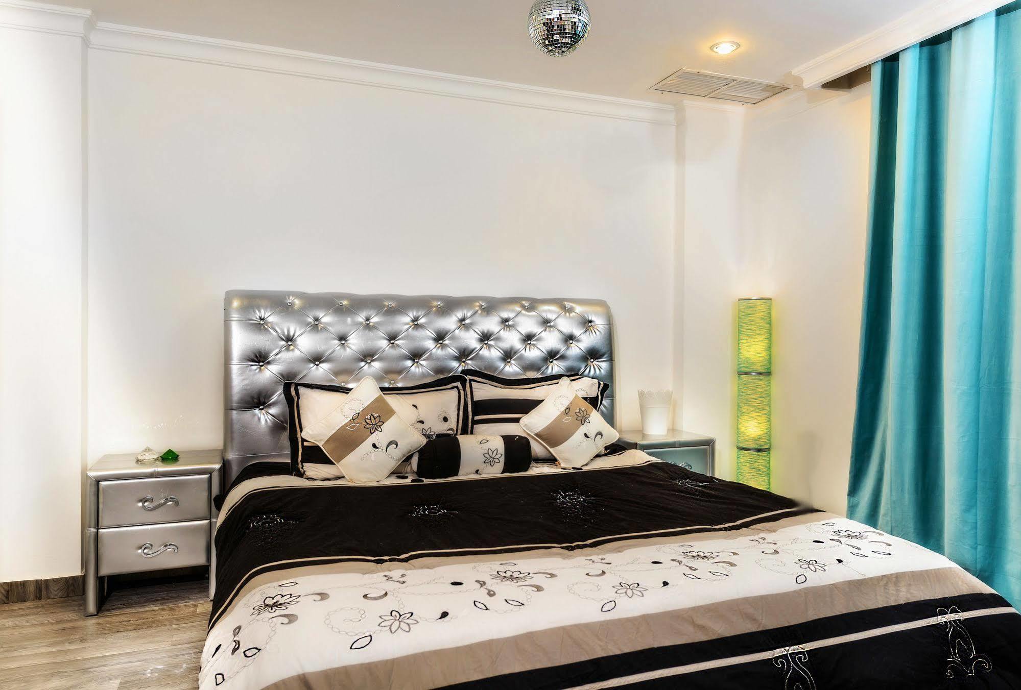 Bravo Royal Hotel Suites Kuwait City Bagian luar foto