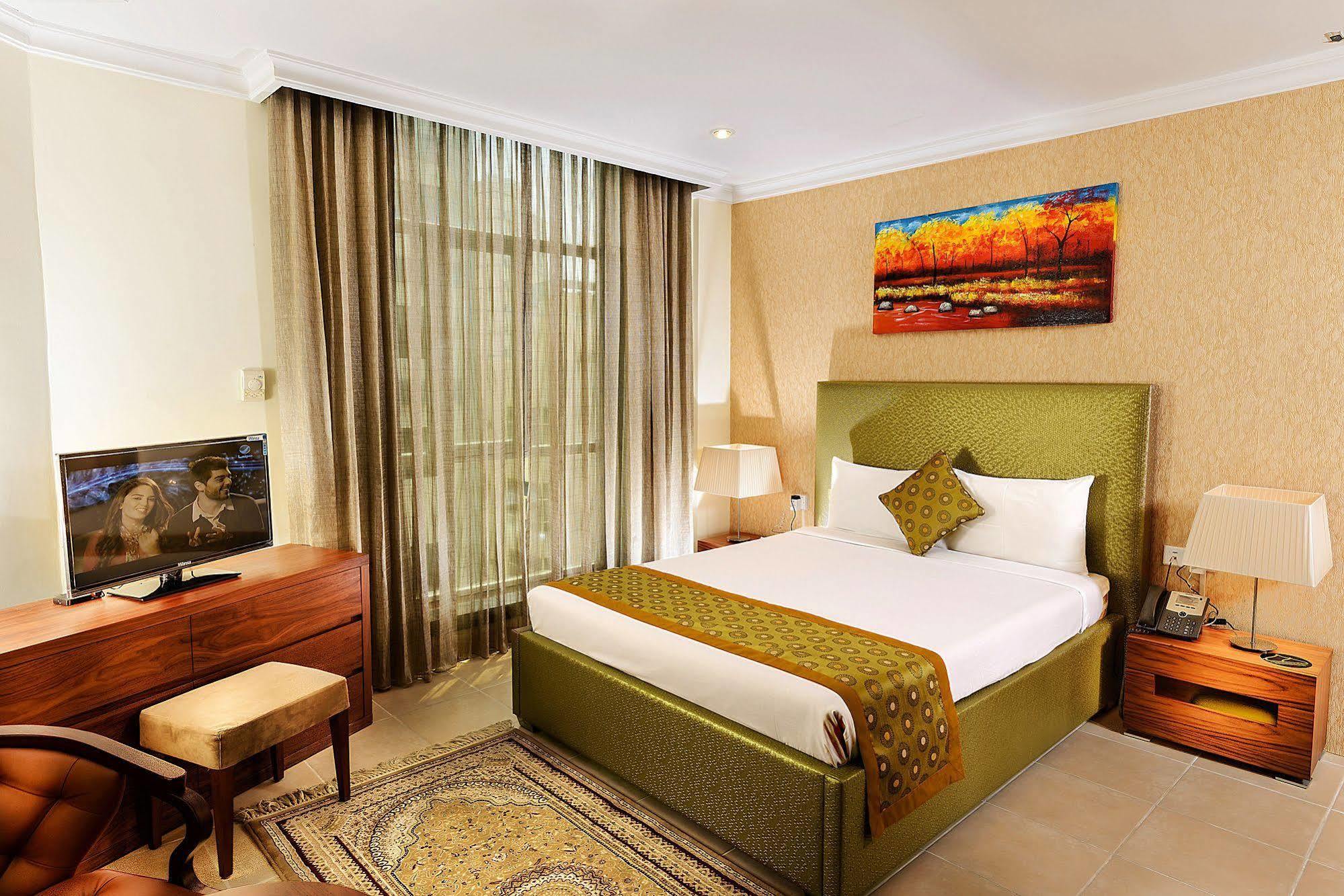 Bravo Royal Hotel Suites Kuwait City Bagian luar foto